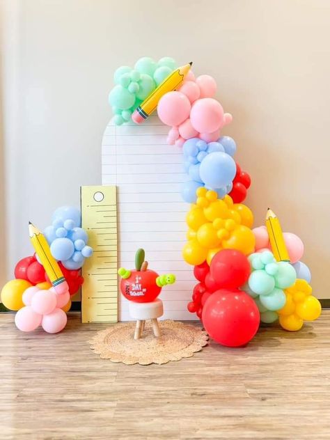 Small Setup, Teacher Graduation Party, Kindergarden Graduation, Sunday School Coloring Pages, Simple Birthday Party, Graduation Balloons, Back To School Party, Diy Backdrop, Balloon Backdrop