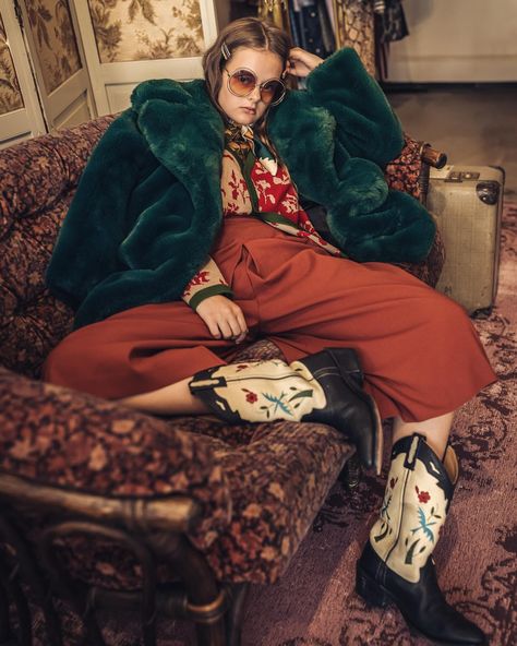 Pepper feeling all Gucci in our latest editorial for @kinda_magazine Next level co-styling with @reve.styling Cardigan + blouse @paademode Trousers + coat vintage Autumn Fashion Editorial, Gucci Tom Ford Campaign, Fall Fashion Campaign Editorial, Gucci Editorial Photography, Styling Cardigan, Gucci Editorial, Gucci 70s Editorial, Autumn Editorial, Gucci Aesthetic