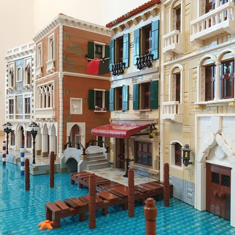 Minecraft Venice, Lego Modular Buildings, Lego Fortnite, Venice House, Lego Houses, Big Lego, Lego Modular, Tuscan Villa, Lego Creative