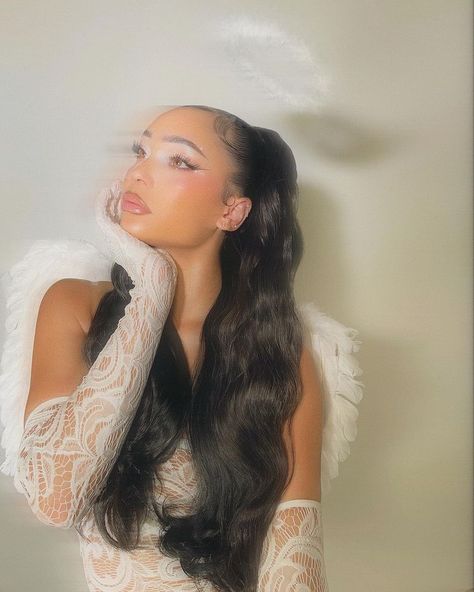 ALISSA on Instagram: “Angel energy 🤍✨🤍 makeup tutorial coming 😇 outfit is @prettylittlething hair is @lullabellz_” Alissa Janay, Angel Energy, Magnolia Park, Masquerade Ball, Post On Instagram, Makeup Tutorial, Angel, Long Hair Styles, Energy