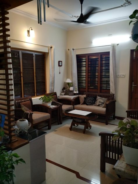 Indian Hall Decor, Indian House Aesthetic, Indian House Asthetics, Aesthetic Indian House Interiors, Indian Old House Interior, 2 Bhk Flats Interior Indian, Middle Class Indian Home Interior, Indian Flat Interior Ideas 2 Bhk, Colonial Interior Design