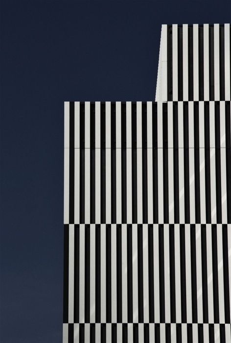 Graphic stripe Stripes In Nature, Arch Photography, Architectural Pattern, Minimalist Photography, Black And White Stripes, Abstract Images, Facade Architecture, Facades, Color Textures