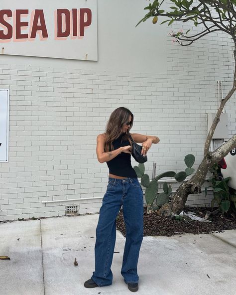 rahnee bransby 🌀 | oversized baggy denim is my bestfriend 💙 you can’t make me take these jeans off @abrandjeans @gluestore | Instagram Oversized Jeans Outfit, Grad Outfits, Baggy Jeans Outfit, Outfit Primavera, Oversized Jeans, Jeans Outfits, Baggy Denim, Jeans Outfit, Casual Summer Outfits