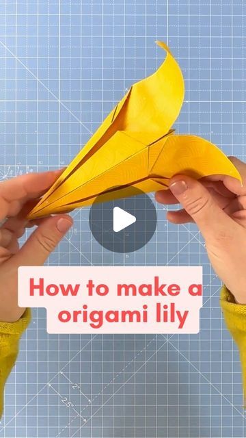 Origami Lily Tutorial, Paper Flower Lily, Paper Lily Flower, Paper Lily, Origami Lily, Easy Origami Flower, Paper Christmas Ornaments, How To Make Origami, Christmas Origami