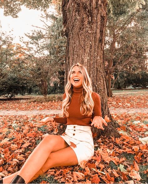 Fall Photo Shoot Outfits, Senior Photo Outfits, Fall Senior Pictures, Autumn Look, Senior Picture Outfits, Paris Mode, Foto Poses, Fall Photoshoot, Picture Outfits