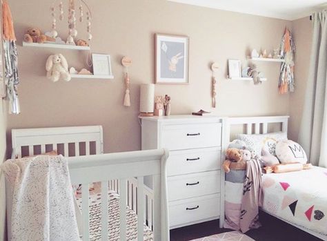 Sisters Shared Bedroom, Shared Baby Rooms, Baby And Toddler Shared Room, Sister Room Decor, Toddler And Baby Room, Sister Bedroom, Bedroom Looks, Decorating A Bedroom, Cozy Baby Room