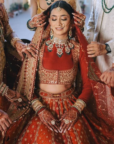 Regal Bride, Wedding Ootd, Latest Bridal Lehenga Designs, Indian Bride Makeup, Bridal Lehenga Designs, Red Wedding Dress, Latest Bridal Lehenga, Bride Pictures, Wedding Lehenga Designs