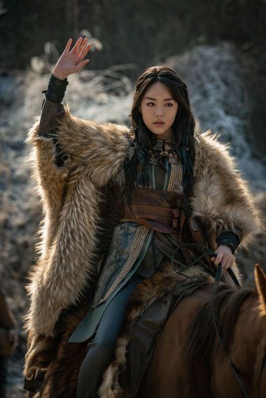 Lyanna Stark, Myoui Mina, Poses References, Human Poses, Pose Reference Photo, Art Poses, Medieval Fantasy, Fantasy Clothing, Fantasy Fashion