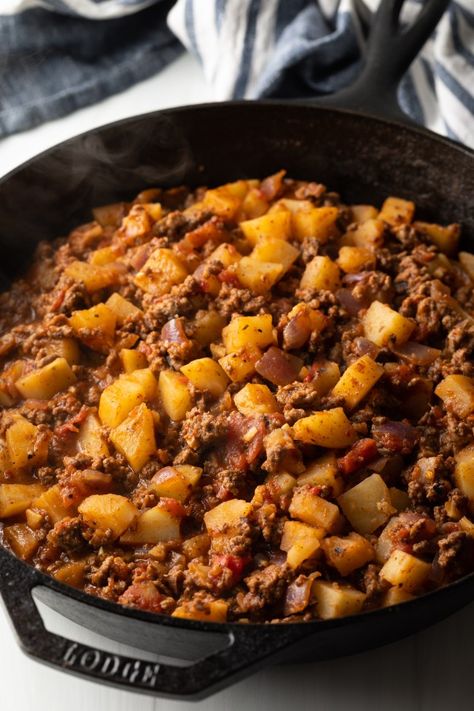 Spicy Ground Beef Recipes Mexican, One Pot Ground Beef And Potatoes, Ground Beef Potato Bell Pepper, Potatoes With Ground Beef Recipes, Ground Beef Potatoes Tomatoes, Healthy Meat And Potatoes Recipes, Ground Beef Sweet Potato Casserole, Ground Beef Over Potatoes, Dinner Ideas With Sweet Potatoes Meals