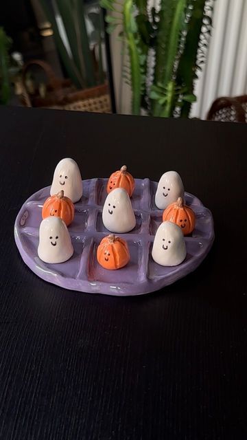 Halloween Oven Bake Clay, Cute Halloween Air Dry Clay Ideas, Halloween Modeling Clay Ideas, Fall Themed Clay Projects, Creative Clay Ideas Diy Projects, Air Dry Clay Ghosts Tutorial, Autumn Air Dry Clay Ideas, Oven Bake Clay Halloween, Air Clay Halloween Ideas