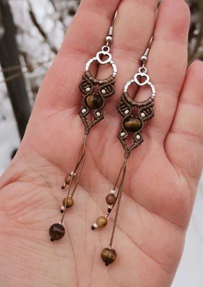 Diy Macrame Necklace Tutorial, Macrame Earrings Tutorial, Micro Macrame Tutorial, Jewelry Shop Display, Macrame Jewelry Tutorial, Beaded Jewelry Bracelets, Macrame Patterns Tutorials, Micro Macramé, Friendship Bracelets Diy