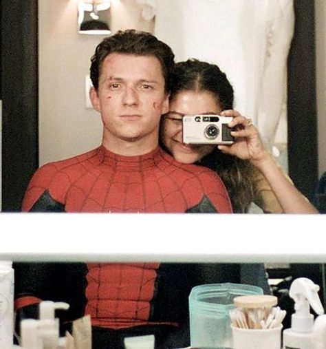 Crowded Room Tom Holland, The Crowded Room Tom Holland, The Crowded Room, Spider Man Trilogy, Crowded Room, Famous Duos, Tom Holland Zendaya, Marvel Images, Tom Holland Spiderman