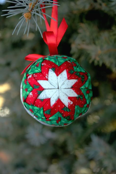 Fabric Star Quilted Christmas Ornament Pattern Diy Quilted Christmas Ornaments, Diy Christmas Star, Fabric Tree, Fabric Christmas Trees, Folded Fabric Ornaments, Quilted Ornaments, Quilted Christmas Ornaments, Fabric Stars, Navidad Diy