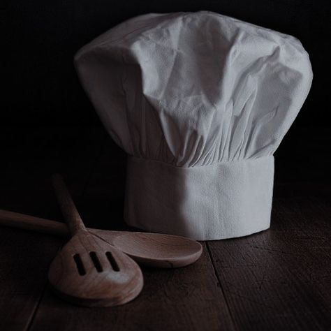 Cooking Profile Picture, Food Critic Aesthetic, Future Chef Wallpaper, Chef Pictures, 2023 Mood, Cooking Photography, Hat Aesthetic, Female Chef, Food Scientist