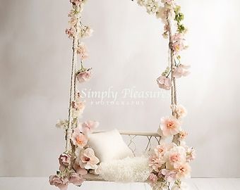 Wood Frame Backdrop, Vintage Backdrop Ideas, Backdrop Flower Decorations, Decor For Photoshoot, Photo Area Ideas, Selfie Wall Ideas Photo Backdrops, Floral Backdrop Ideas, Vintage Photo Backdrop, Ideas De 15