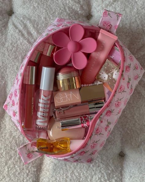 Pink Thoughts, Alat Makeup, Pink Lifestyle, Pretty Skin Care, Pretty Skin, Pink Girly Things, Makeup Items, روتين العناية بالبشرة, Everything Pink