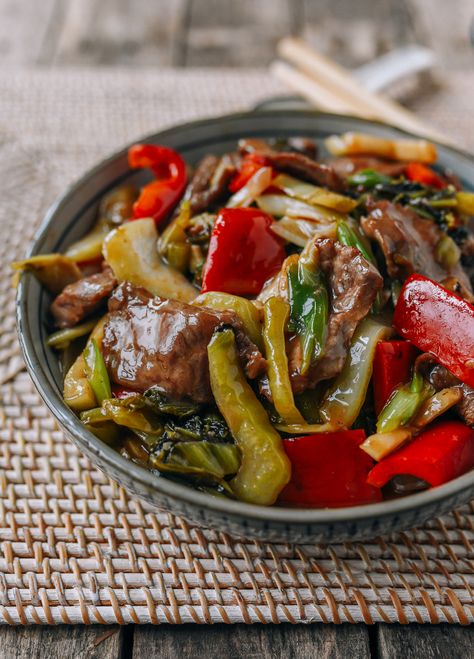 Beef and Pickled Mustard Greens is Cantonese home-cooked comfort food. Haam choy, sweet bell peppers, and melt-in-your-mouth velveted beef make for a simple, quick, yet delicious recipe. Source: thewoksoflife.com Chinese Mustard Greens Recipe, Traditional Asian Dish, Chinese Mustard, Pickled Mustard Greens, Homemade Stir Fry, The Woks Of Life, Woks Of Life, Sweet Bell Peppers, Mustard Green