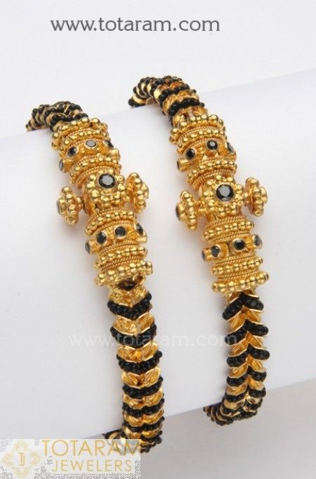 Gold Indian Jewelry, Gold Kada, Gold Bangles Indian, Black Beads Mangalsutra Design, Black Gold Jewelry, Real Gold Jewelry, Gold Jewelry Stores, Black Beaded Jewelry, Bangles Jewelry Designs