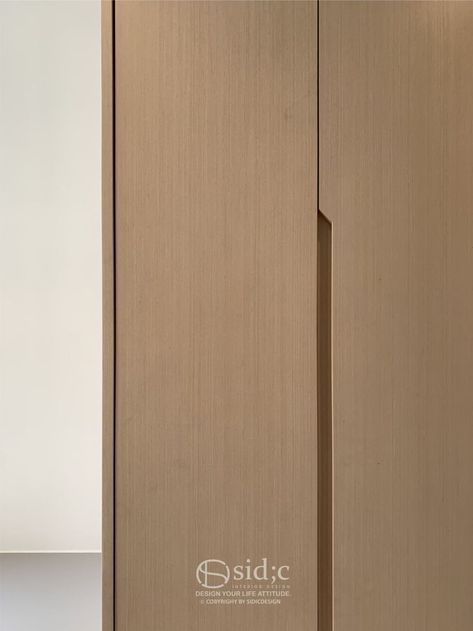 Cupboard Door Without Handle, Handleless Sliding Wardrobe Doors, Finger Groove Handle, 3 Door Wardrobe Design, Kim Closet, Glass Wardrobe Doors, Bedroom Reference, Cupboard Ideas Bedroom, Glass Wardrobe