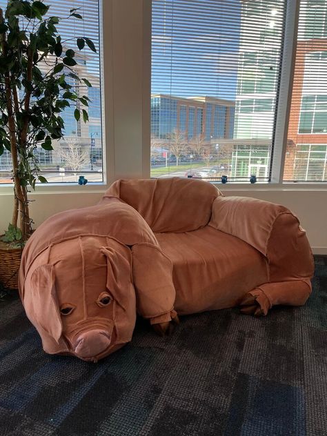 Craigslist Pig Couch: Where Is It? - The New York Times Weird Couches, Weird Couch, Statement Couch, Funny Furniture, Frosted Mirror, Retro Dining Rooms, Weird Furniture, Root Structure, Whimsical Furniture