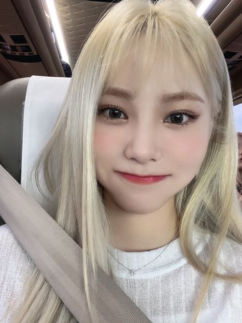 Jinsoul Selca Loona, Loona Selca, Jinsoul Loona, Loona Jinsoul, Eye Circles, Odd Eyes, Olivia Hye, Air Force Ones, Extended Play