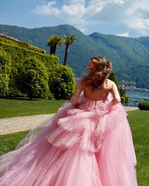 Monique Lhuillier on Instagram: “Run away with me 💕 #moniquelhuillier” Ballgown Aesthetic, Gown Aesthetic, Bridesmaids Spring, Monique Lhuillier Bridal, Boho Wedding Ceremony, Pink Tulle Dress, Metallic Gold Dress, Rosa Pink, Best Wedding Dresses