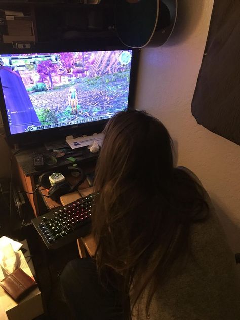 Foto Tv, Playing Video Games, Video Game, Keyboard, Video Games, A Woman, Books Wattpad, Wattpad, Computer