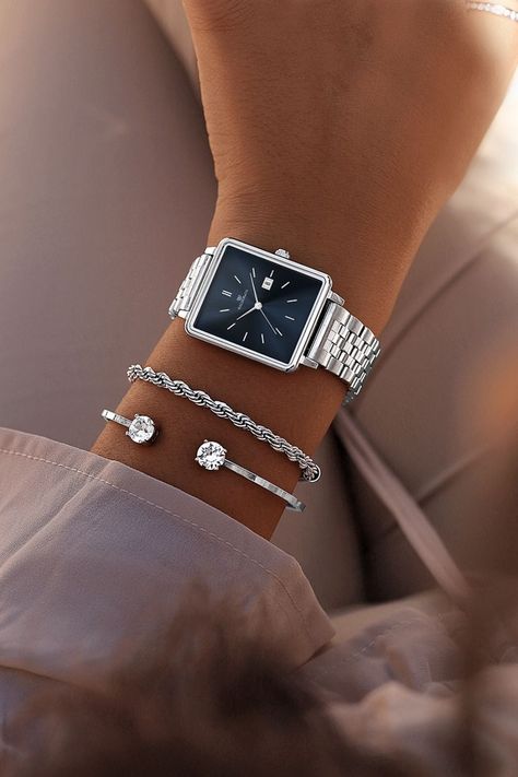 Silver Watches Women Classy, Silver Watches Women, Smartwatch Women, Casual Styles, Womens Watches Luxury, Classy Jewelry, Gold Set, Watch Brands, Bracelet Designs