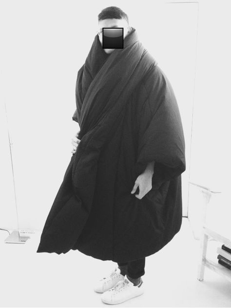 Me in Yohji Yamamoto duvet coat. The lightest coat ever! Yohji Yamamoto Coat, Duvet Coat, Bright Colors Fashion, Overcoat Jacket, Monochrome Fashion, Scarf Poncho, Fashion Now, Yohji Yamamoto, Mens Street Style