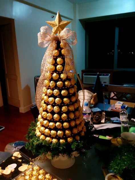 Ferrero rocher christmas tree  masterpiece by Joy and Charms :-) Ferrero Rocher Christmas Tree, Ferrero Rocher Christmas Ideas, Rocher Ferrero Ideas, Ferrero Rocher Decoration, Ferrero Rocher Christmas, Ferrero Rocher Tree, Bouquet Valentines, Christmas Candy Crafts, Candy Trees