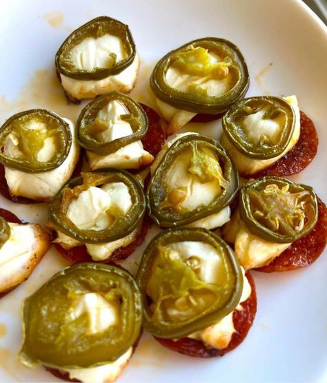 Pepperoni Cream Cheese, Poker Food, Crispy Pepperoni, Sandwiches Lunch Ideas, Pepperoni Bites, Jalapeno Appetizer, Bariatric Snacks, Jalapeno Bites, Keto Pepperoni