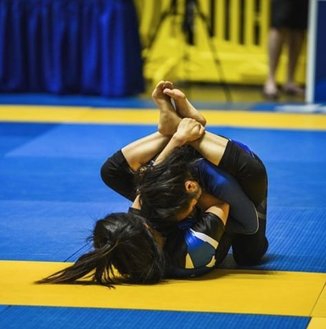 Bjj Female, Bjj Competition, Bjj Girl, Jiu Jitsu Women, Female Martial Arts, Jiu Jitsu Girls, Mma Girls, Job Inspiration, Ju Jitsu