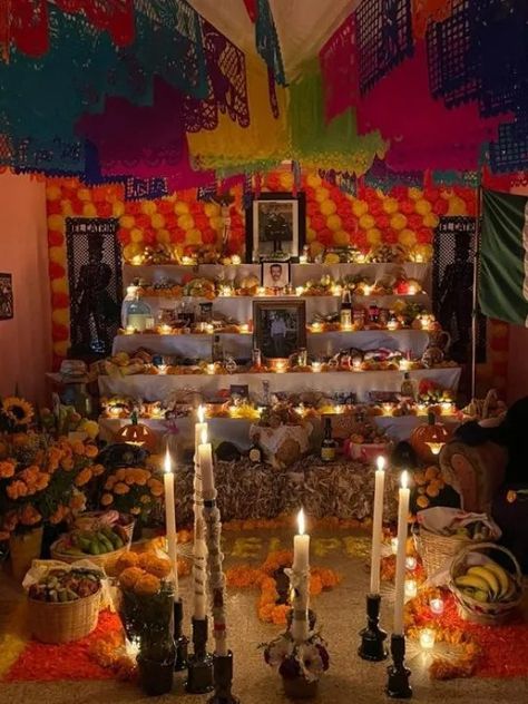 8 cosas que no pueden faltar en tu ofrenda para recordar a tus seres queridos este día de muertos 6 Dia De Los Muertos Decorations Ideas, Mexico Day Of The Dead, Día De Muertos, Paper Flower Tutorial, Mexican Culture, Diy Party Decorations, Samhain, Flower Tutorial, Diy Party