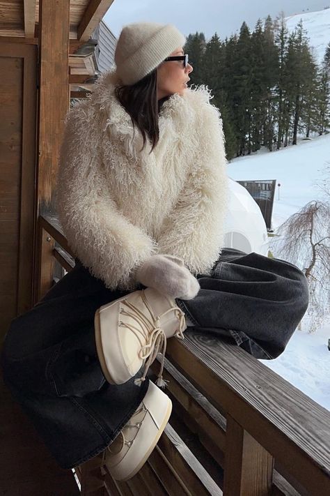 Explore the enchanting world of winter fashion with our moon boots outfit style guide. Stay warm, look fabulous, and conquer the cold in style!