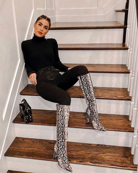 Snakeskin Boots Outfit, Jean Knee High Boots, Over The Knee Boot Outfit, High Heels Outfit, Knee Boots Outfit, High Boots Outfit, High Heeled Boots, Snakeskin Boots, Casual Skirt Outfits