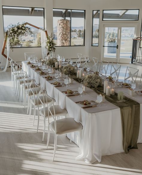 Looking for the perfect way make a smaller wedding size feel bigger in our ballroom?! Try a kings table style setting - it's beautiful, spread out, and the focus is still on both the bride & groom! 🤍⁠
⁠
photo // @emmecapraphoto⁠
dj // @exclusiveeventsdj⁠ Kings Table Decor Wedding, Ballroom Table Setting, 20 Person Wedding Receptions, Kings Table Wedding Layout, Kings Table Wedding, 20 Person Wedding, 2026 Wedding, Smaller Wedding, Kings Table