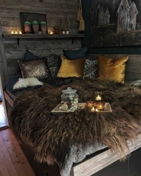 Charm Aesthetic, House Coastal, Bed Design Ideas, Dark Home, Luxury Bed, Style Deco, Rustic Bedroom, Scandinavian Inspired, Wooden House