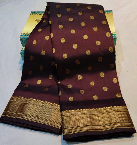 Brown Paithani Saree, Kalanjali Paithani, Paithani Dress, Diwali Saree, South Indian Wedding Saree, Marathi Bride, Indian Bedroom, Kanjivaram Sarees Silk, Lehenga Saree Design