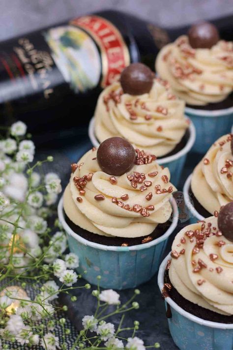 Bailey's Cupcakes! - Jane's Patisserie Bailey's Recipes, Jane Patisserie, Cupcake Recipes Uk, Cappuccino Cupcakes, Baileys Buttercream, Baileys Cupcakes, Chocolate Baileys, Janes Patisserie, Baileys Recipes