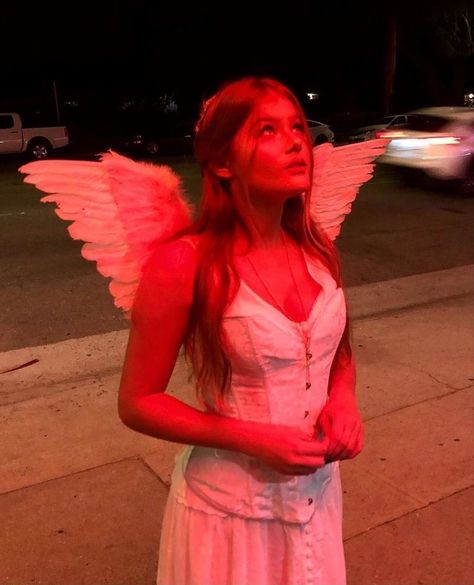 Diy Kostüm, Trendy Halloween Costumes, Halloween Costume Outfits, Halloween Inspo, Trendy Halloween, Fantasias Halloween, Cute Halloween Costumes, Costume Outfits, An Angel