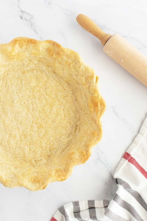 Betty Crocker Pie Crust - The Kitchen Magpie Betty Crocker Pie Crust Recipe, Betty Crocker Pie Crust, Single Pie Crust Recipe, Blind Bake Pie Crust, Pie Crust Uses, Pie Crust Recipe Easy, Homemade Pie Crust Recipe, Gluten Free Pie Crust, Pie Crust Recipe