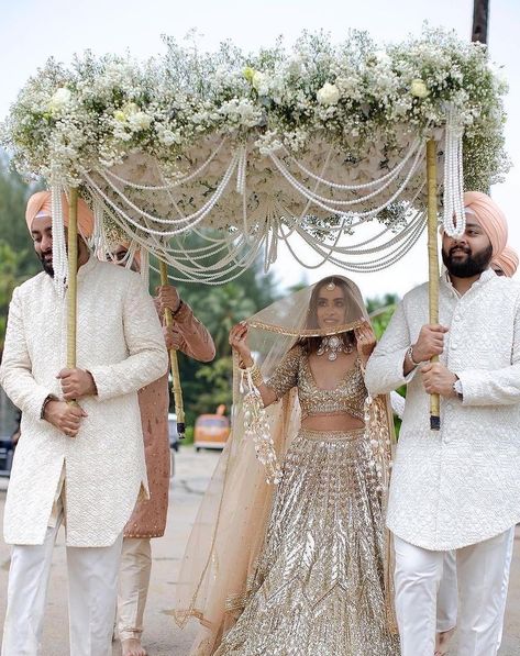 Bridal Entry Songs, Indian Bridal Entry, Color Coordinated Outfits, Bridal Entry Ideas, Sikh Wedding Decor, Indian Wedding Aesthetic, Indian Wedding Venue, Bridal Entry, Bride Entry