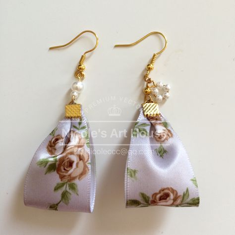 Handmade Fabric Earrings Ideas, Fabric Earrings How To Make, Fabric Earrings Diy, Sewing Earrings, Diy Fabric Earrings, Handmade Fabric Jewellery, Fabric Earrings Handmade, Cloth Earrings, Fabric Earring