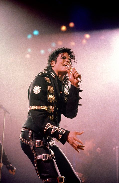 Michael Jackson Bad Tour, Mj Bad, Michael Jackson Bad Era, Michael Jackson Dangerous, Michael Jackson Wallpaper, Jackson Bad, Photos Of Michael Jackson, Michael Jackson Smile, Joseph Jackson