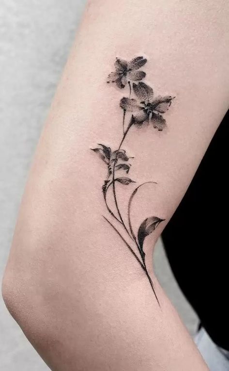 Ink Wash Tattoo, Egirl Tattoos, Asian Style Tattoo, Flower Tattoos Meanings, Shaded Tattoos, Black Flower Tattoo, Flower Tattoo Black, Abstract Flower Tattoos, Black Flowers Tattoo