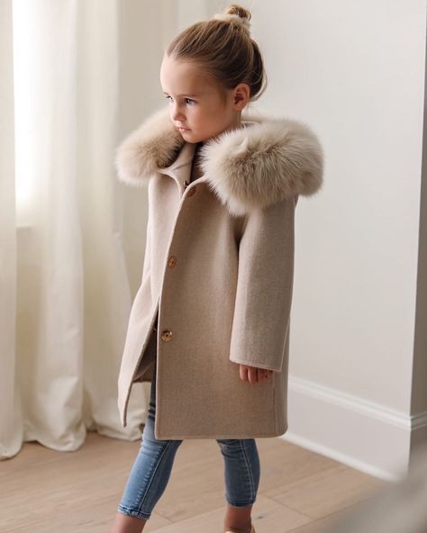 1,407 Likes, 84 Comments - Bobble Babies (@bobblebabies) on Instagram: “So excited to show you the ‘ELLA’ cashmere coat in colour Oat 🌾 Available online now . Payment…” Baby Size Chart, Chic Wardrobe, Kids Coats, Fur Hood, Cashmere Coat, Baby Size, Girls Jacket, Gray Jacket, Baby Dress