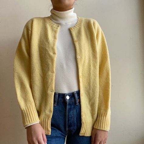 Yellow Cardigan Outfit Aesthetic, Yellow Cardigan Outfit, Cardigan Outfit Korean, Yellow Cardigan Outfits, Yellow Knitwear, Outfits With Grey Cardigan, Cardigan Outfit Aesthetic, Hufflepuff Outfit, Outfit Cardigan