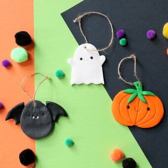 Clay Halloween Decorations, Make Halloween Decorations, Best Halloween Decorations, Clay Halloween, Toilet Roll Craft, Halloween Bunting, Halloween Clay, Make Halloween, Easy Halloween Crafts