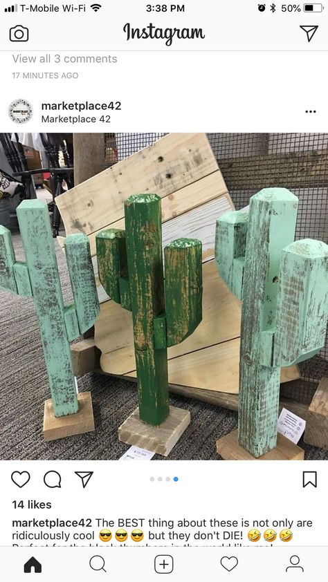 Pallet Wood Outdoor Projects, Outside Wood Projects, Diy Wood Cactus, Wooden Cactus Diy, Western Yard Decor, Western Porch Ideas, Wooden Crafts To Sell, Western Wood Projects, Western Outdoor Decor