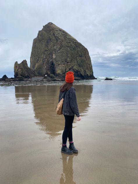 Pnw Beach Outfit, Cold Beach Day Outfit, Outdoor Aesthetic, Cannon Beach, Outdoor Style, Beach Day, Beach Outfit, Fitness Inspo, Dream Life